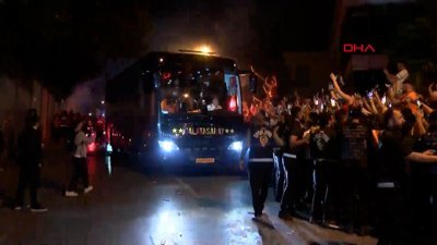 Galatasaray'a Florya'da coşkulu karşılama