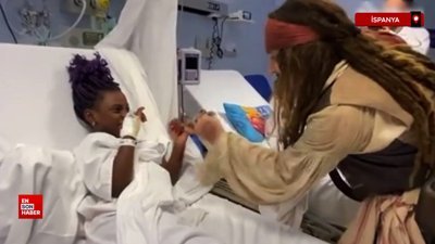 Johnny Depp, İspanya'da hasta çocuklarla buluştu
