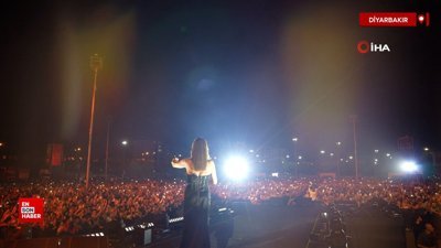 Ebru Yaşar, Diyarbakır konserinde izleyici rekoru kırdı