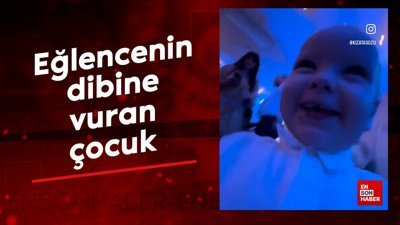 Gittikleri bir düğünde telefonu alıp eğlencenin dibine vuran çocuk