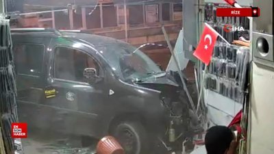 Rize'de hafif ticari aracın iş yerine daldığı anlar kameraya yansıdı