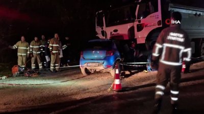 Bartın'da parti dönüşü yarış yapan araç kamyonun altına girdi