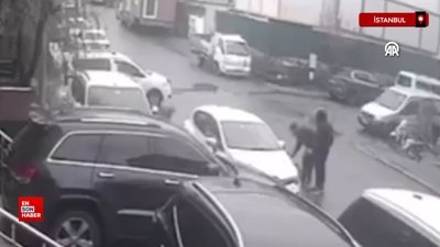 İstanbul Ataşehir'de sahipsiz köpeklerin saldırdığı motosiklet sürücüsü kaza yaptı