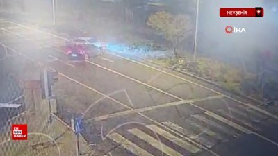 Nevşehir'de ters şetten geldi, kırmızı ışıkta bekleyen otomobile çaptı