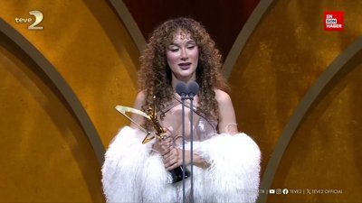 Mert Demir ödül törenine katılmadı, Mela Bedel ödülü tek başına aldı