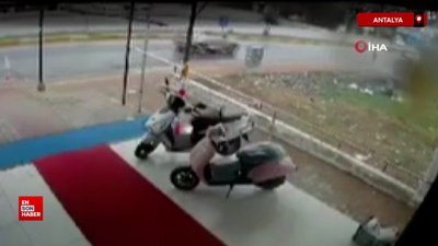 Antalya'da 14 yaşındaki sürücü faciaya neden oldu