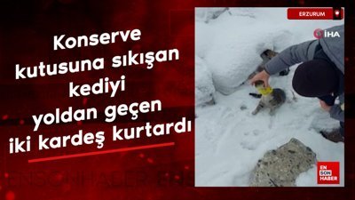 Erzurum'da konserve kutusuna sıkışan kediyi yoldan geçen iki kardeş kurtardı