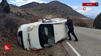 Konya'da hafif ticari araç otomobille çarpıştı