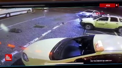 Rize'de otomobil ile çarpışan motosikletin kaza anı