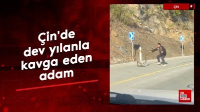 Çin'de dev yılanla kavga eden adam