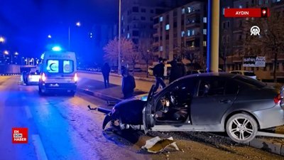 Çorum'da sürücü aydınlatma direği ve trafik levhalarına çarptı