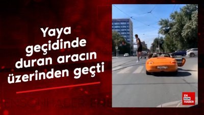 Yaya geçidinde duran aracın üzerinden karşıya geçti