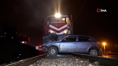 Kırıkkale'de yük treninin metrelerce sürüklediği otomobil hurdaya döndü