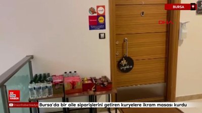 Bursa'da bir aile siparişlerini getiren kuryelere ikram masası kurdu