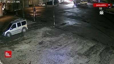 Şanlıurfa'da iki kamyonet arasında sıkışan sürücü öldü