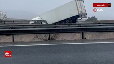 Karabük'te kontrolden çıkan tır şarampole uçtu