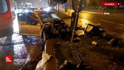 İstanbul Kartal'da otomobil servis minibüsüyle çarptıştı