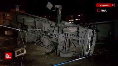 Karabük'te vinç devrildi