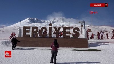 Erciyes Kayak Merkezi'nde hafta sonu yoğunluğu