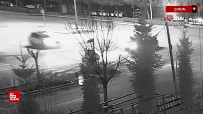 Çorum’da iki araca çarptı, kazadan yara almadan kurtuldu