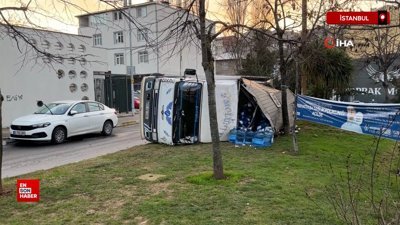 İstanbul Ataşehir'de freni patlayan kamyonet devrildi