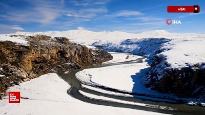 Ağrı’da beyaza bürünen Murat Kanyonu