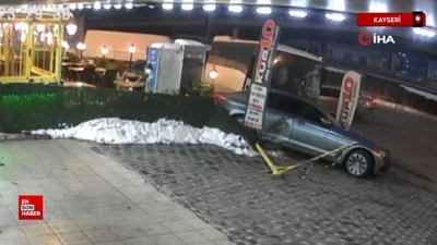 Kayseri'de işçi servisi kırmızı ışıkta bekleyen araçlara çarptı