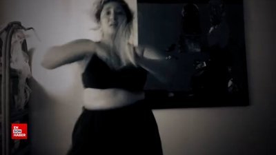 Şarkıcı Kalben ilginç danslarına devam ediyor