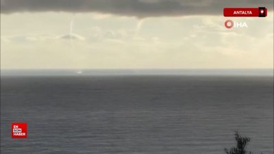 Antalya'da denizde aynı anda çıkan 2 hortum böyle görüntülendi