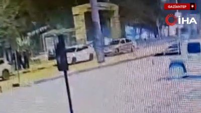 Gaziantep'te sokak köpeklerinden kaçarken kamyonet çarptı