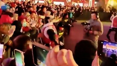 Çin'de arızlanan yapay zeka robotu insanlara saldırdı