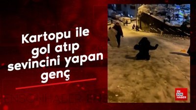 Kartopu ile gol atıp sevincini yapan genç