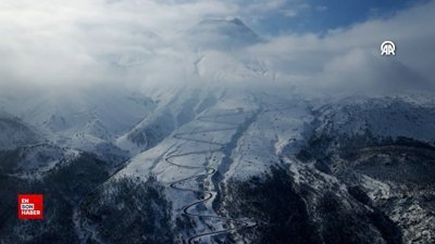 Niğde Hasan Dağı'nın yüksek kesimleri beyaza büründü