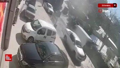İstanbul Arnavutköy'de geri geri kayan cip park halindeki araçlara çarptı