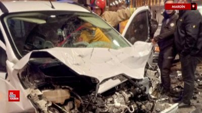 Mardin'de hafif ticari araç otomobile çarptı