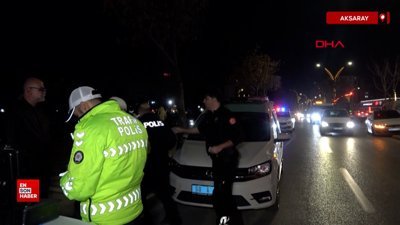 Aksaray’da önce yayaya, ardından direğe çarptı