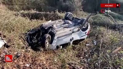 Kocaeli’de kaza yapan aracın parçaları ağaçta asılı kaldı