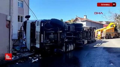 İstanbul Sarıyer'de freni arızalanan tır yan yattı