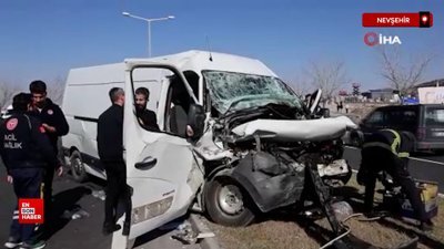 Nevşehir'de minibüs tıra arkadan çarptı