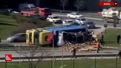 Bursa'da kontrolden çıkan kamyon devrildi, sürücüsü yaralandı