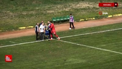 Kocaeli'de amatör maçta futbolcular basın mensuplarına saldırdı