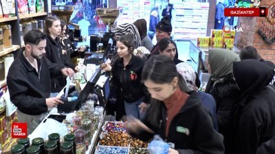 Rengarenk bayram şekerleri tezgahlarda yerini aldı