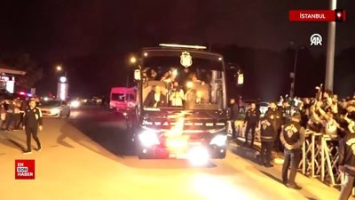 Beşiktaşlı taraftarlar, siyah-beyazlı takımı coşkuyla karşıladı