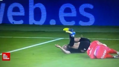 İspanya Ligi'nde rakip oyuncuyla çarpışan kaleci apar topar hastaneye kaldırıldı
