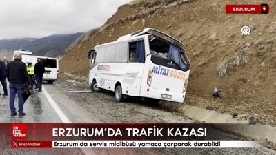 Erzurum'da servis midibüsü yamaca çarparak durabildi