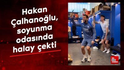 Hakan Çalhanoğlu, soyunma odasında halay çekti