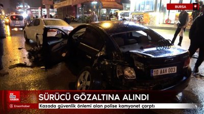 Bursa'da kazada güvenlik önlemi alan polise kamyonet çarptı