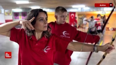 Bursa'da oğlunun isteğiyle başladığı okçuluk sporunda antrenör oldu
