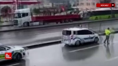 Kocaeli'de hafif ticari araç takla attı