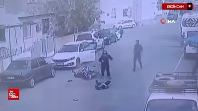 Hatay'da sürücünün kapıyı açmasıyla motosikletteki 2 kişi yere yığıldı
